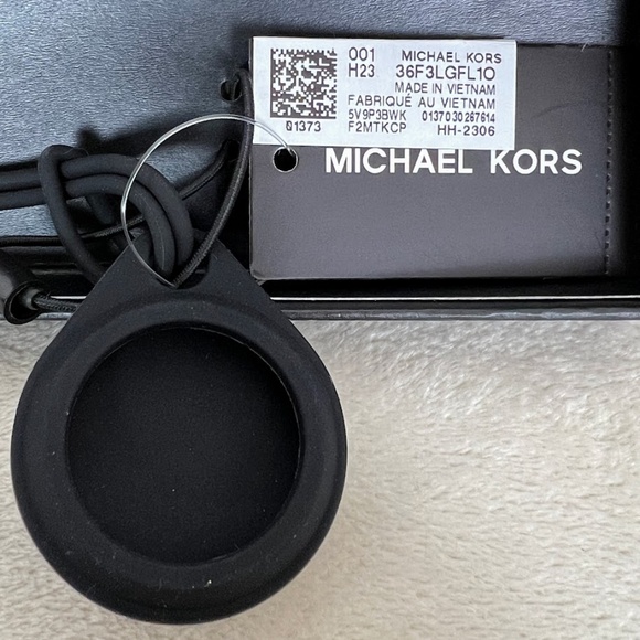 Michael Kors 2-Pack Logo Embossed Case for Apple AirTag NWT 🎉2X Host Pick🎉 - Picture 4 of 7